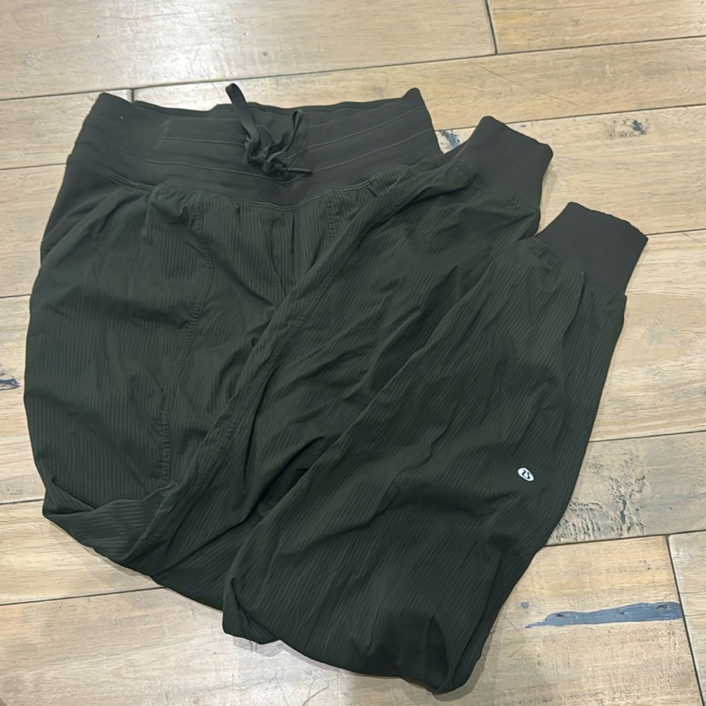 Dance studio joggers, Lululemon size 4
